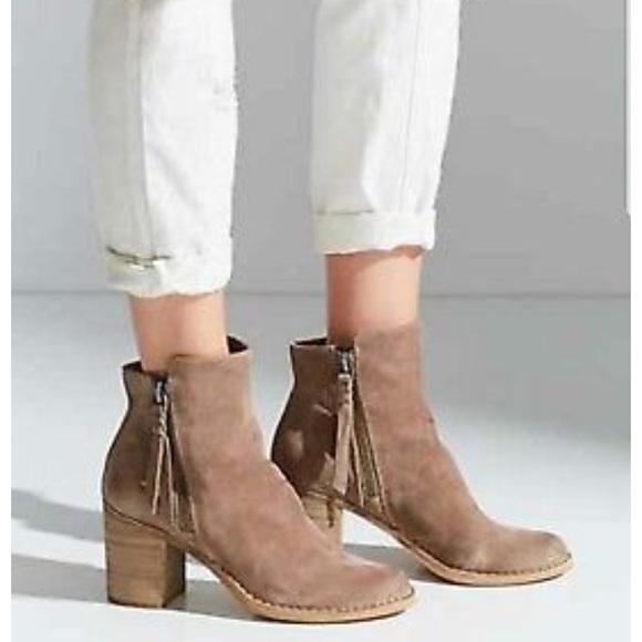 Dolce Vita Shoes - Dolce Vita Lana Women Round Toe Suede Bootie